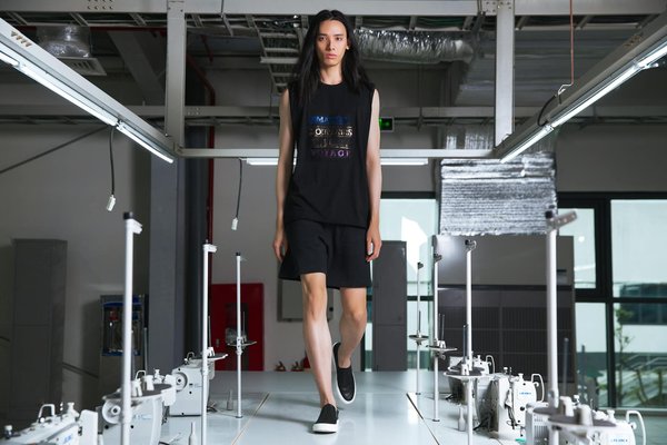 Révélations sur l'Évolution Sociale : Comment les Magazines de Mode Façonnent notre Culture et Influencent nos Perspectives